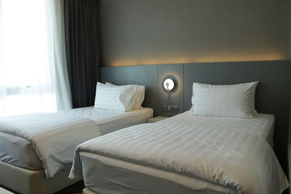 Amerin boutique hotel to legoland shop